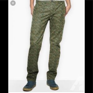 Levi’s 513 Camo Print NWT ! 28x30 Slim Straight